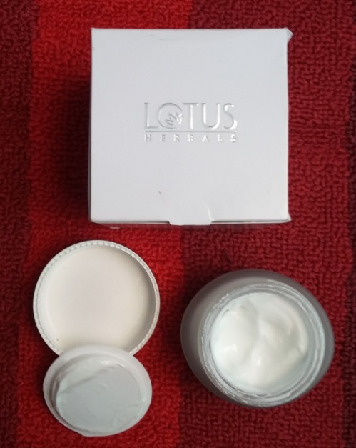 Lotus Whiteglow Skin Whitening Brightining Creme Review